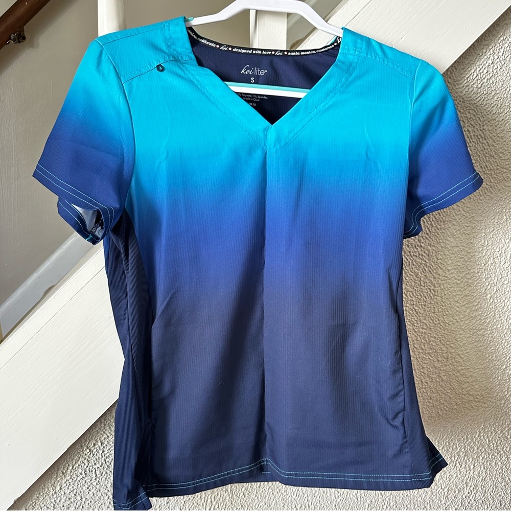 Unisex scrub top - size small